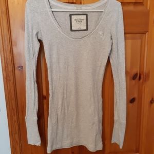 Light gray long sleeve shirt